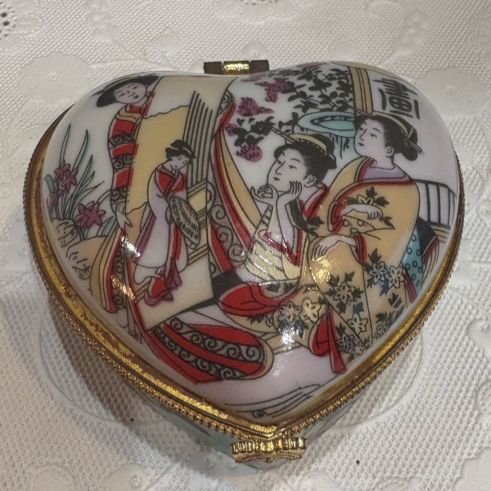 Japanese Hand Painted Heart-Shaped Ceramic Trinket Box